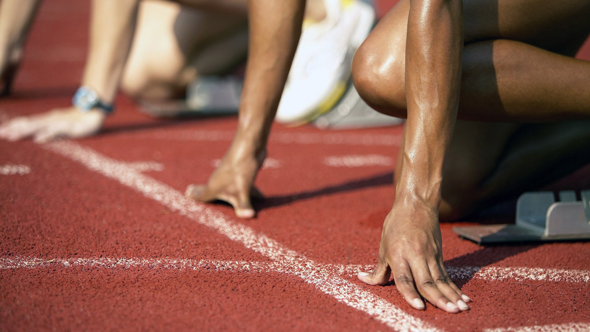 李轩豪在“湾区杯”围棋大棋士赛中战胜卫冕冠军杨楷文，围棋选手李轩豪