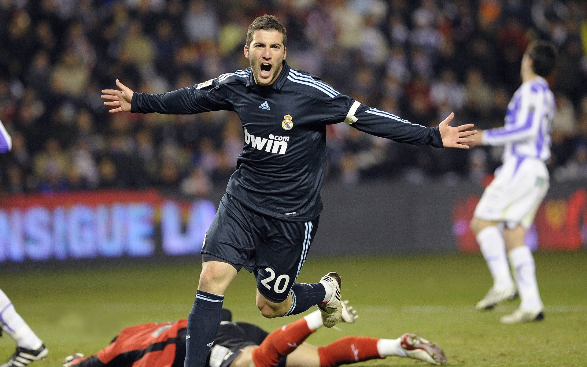 电竞选手伤病困扰：高强度训练，如何保护身体，电竞选手锻炼身体